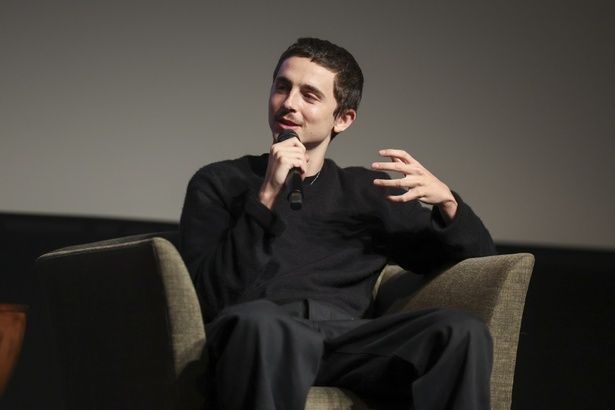 ジョシュ・サフディ監督含め、スタッフ陣への感謝を述べるティモシー・シャラメ Photo credit: Todd Williamson/January Images