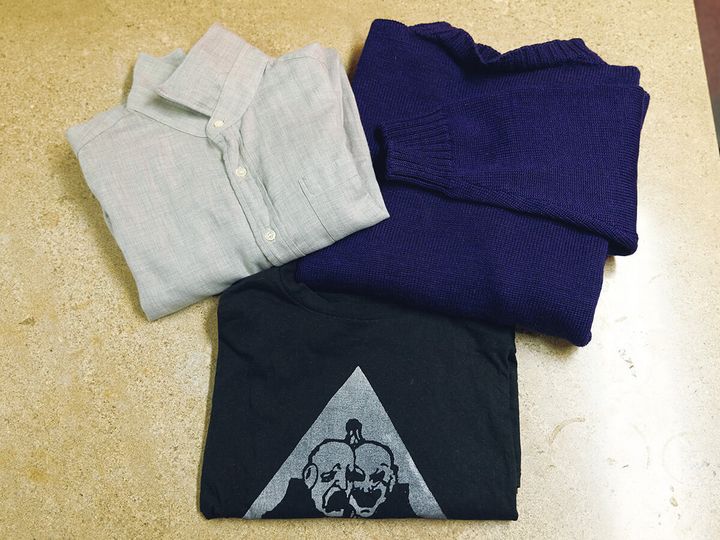 〈TANI〉カシミヤ混のシャツ、ノイズアーティストのオフィシャルＴシャツ、ガンジーセーター