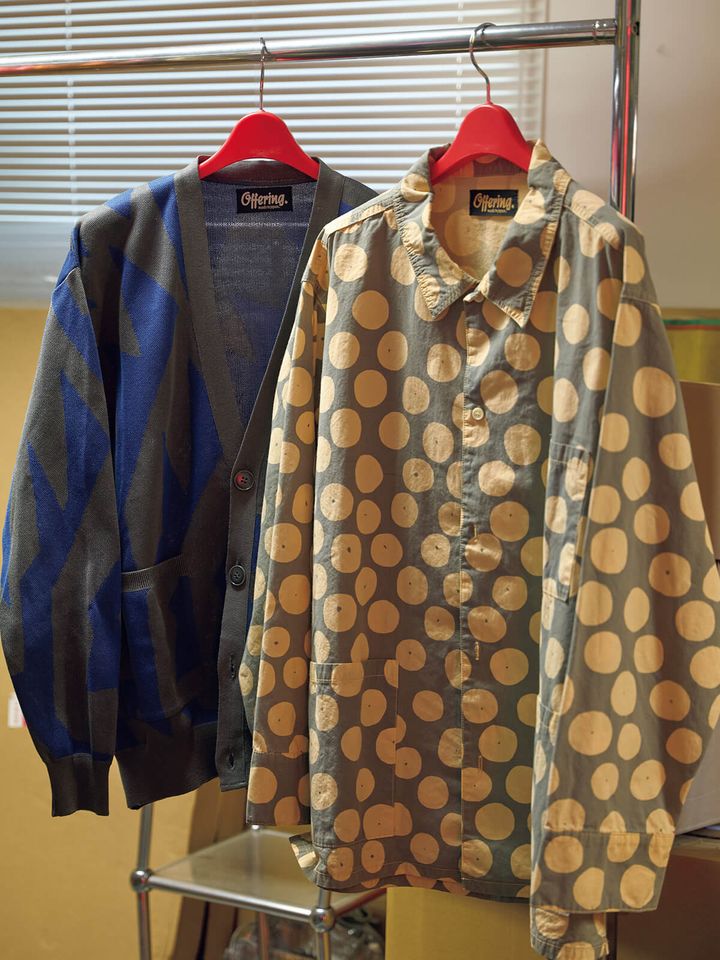 ／〈OFFERING〉のジャケットとカーディガン