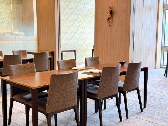 寿司割烹 ともづな テーブル席