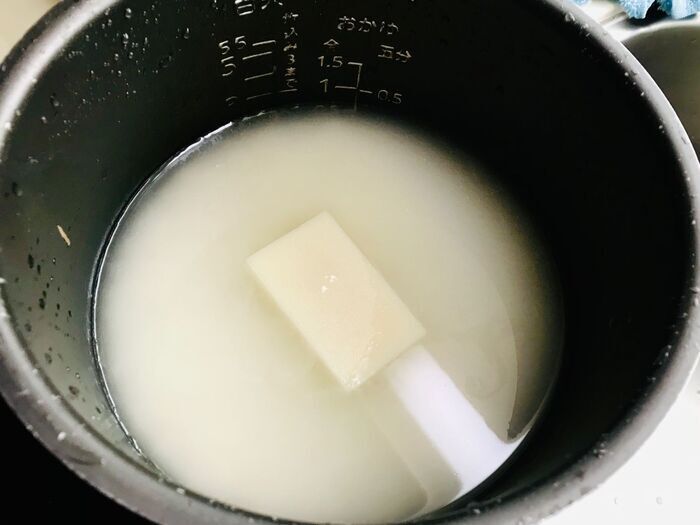 余ったお餅を炊飯器に入れるだけ！簡単＆美味しい「おはぎ」の作り方