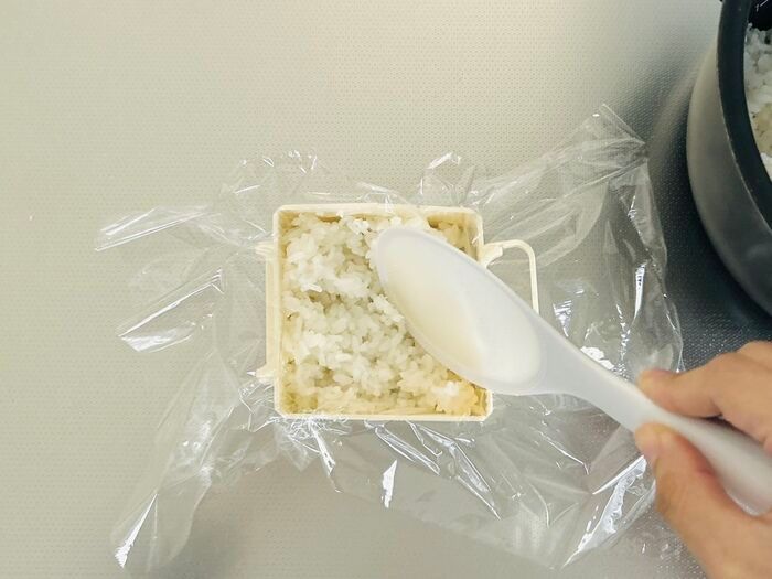 【ダイソー】不思議な『枠』に詰めるだけで…？→地味に面倒な作業がめちゃラクに！1個あると便利です♪