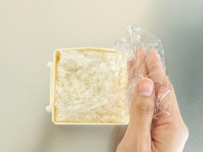 【ダイソー】不思議な『枠』に詰めるだけで…？→地味に面倒な作業がめちゃラクに！1個あると便利です♪