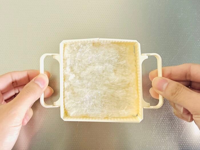 【ダイソー】不思議な『枠』に詰めるだけで…？→地味に面倒な作業がめちゃラクに！1個あると便利です♪