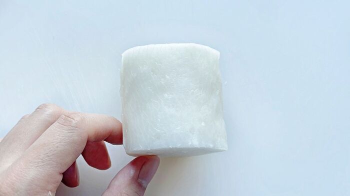 包丁を使わずに『大根』の皮をむく裏ワザ。慣れれば簡単＆便利かも…！【検証してみた】