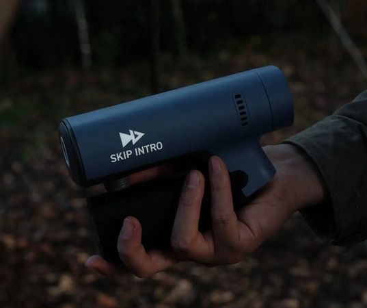 シャワーとして人やペットにも使える、コンパクトコードレス高圧洗浄機「POWASH」登場