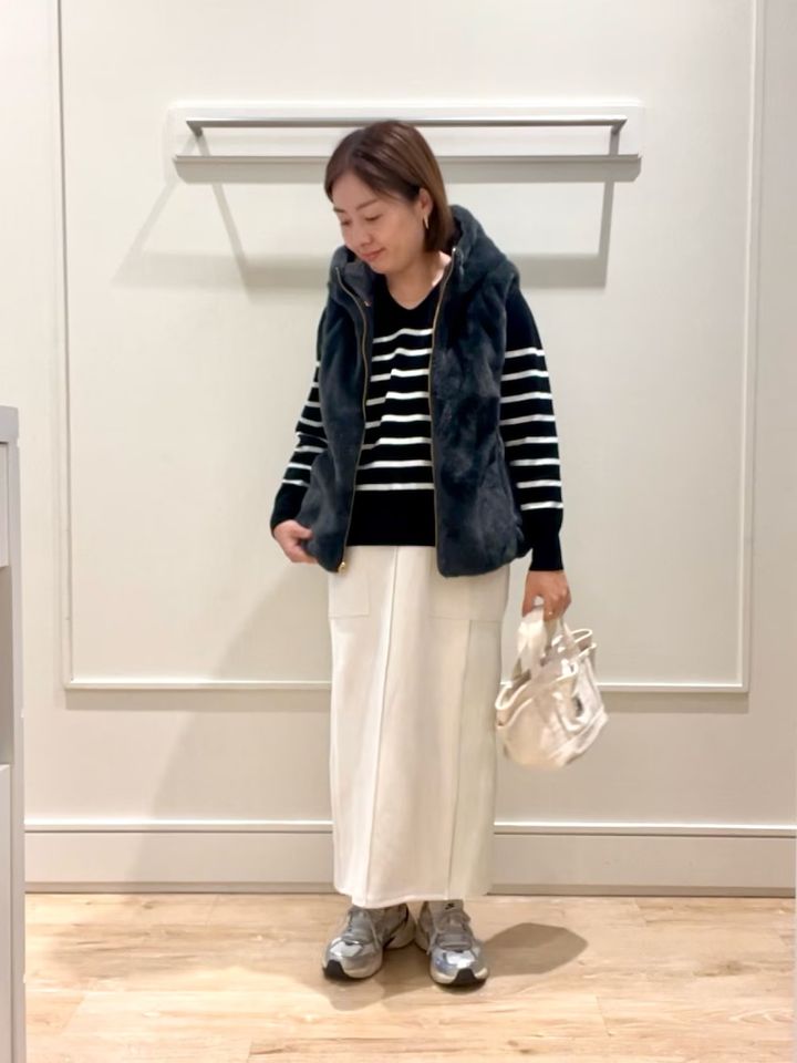 カジュアル派には細見えするIラインスカートを