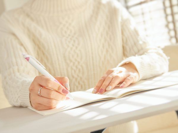 ノートに書く人