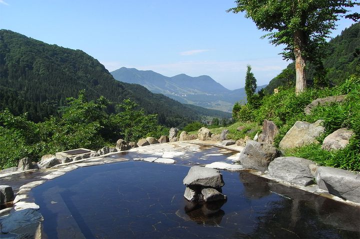 冬は温泉から眺める日の出が格別！