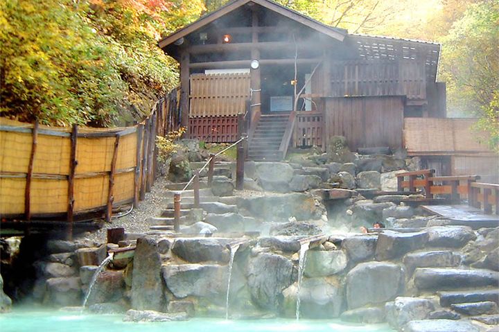 冬は温泉から眺める日の出が格別！