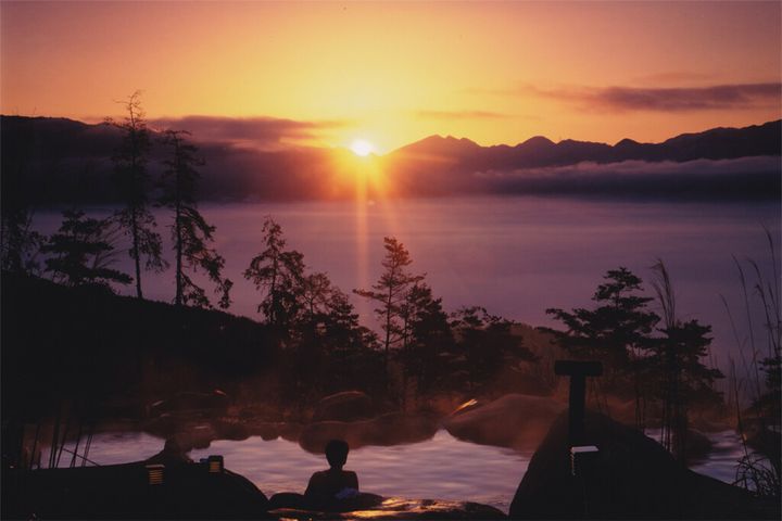 冬は温泉から眺める日の出が格別！