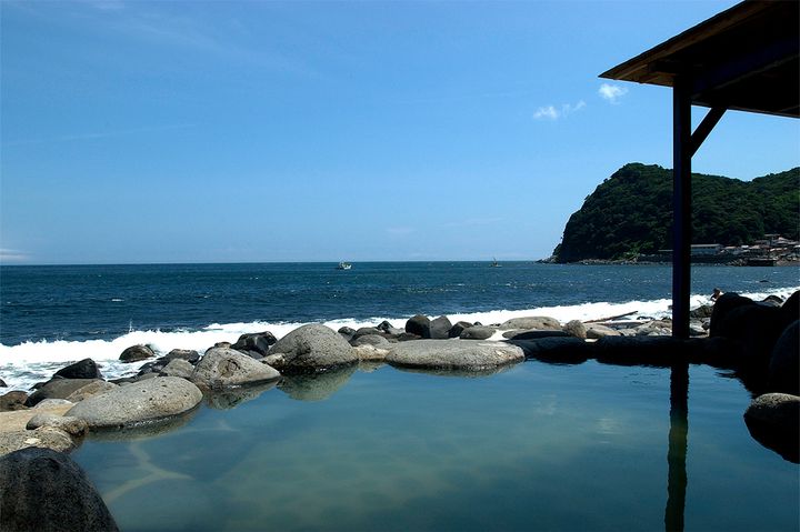 冬は温泉から眺める日の出が格別！