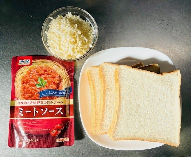 食パンで作るホールピザ材料
