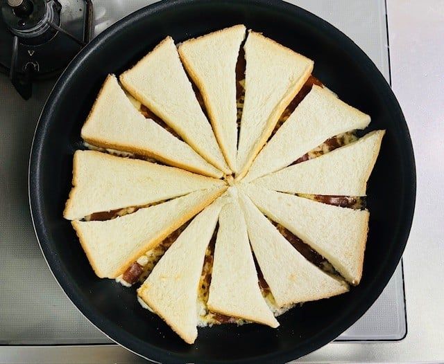 食パンで作るホールピザ作り方