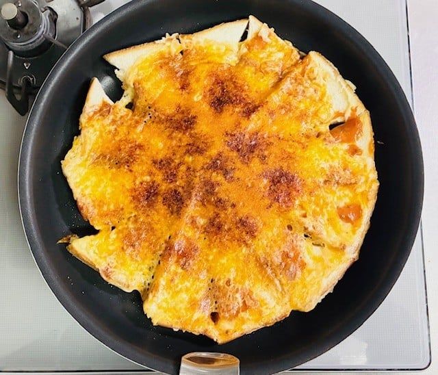 食パンで作るホールピザ作り方