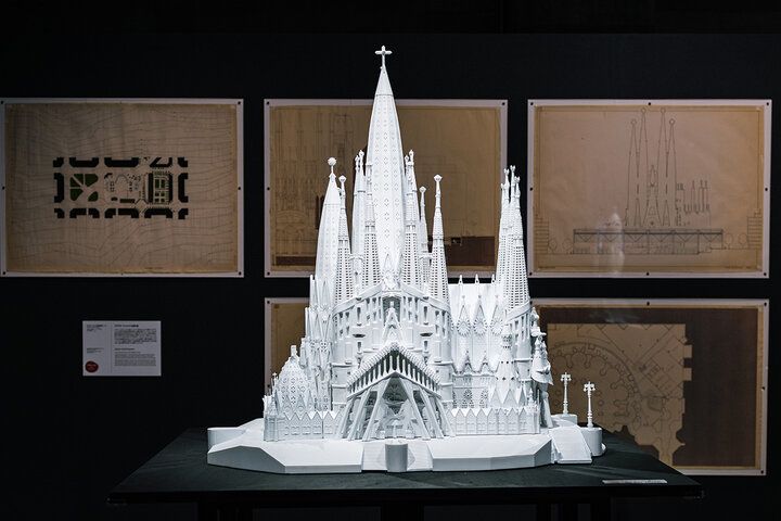 学んで、触れて、体感する。100年の時を超えて出会う「NAKED meets ガウディ展」をレポート