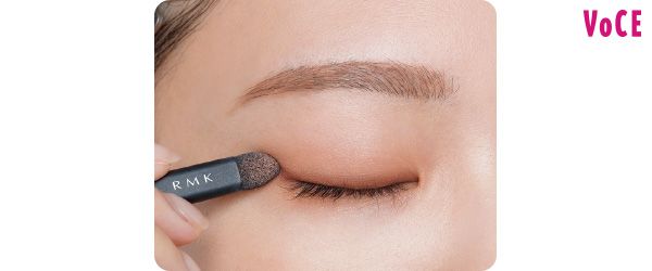 （3）ピンクやベージュで柔らかな立体感と横長フォルムをつくる