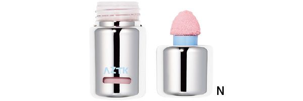 【N】を頰骨に沿って2点置きして広めにぼかす。