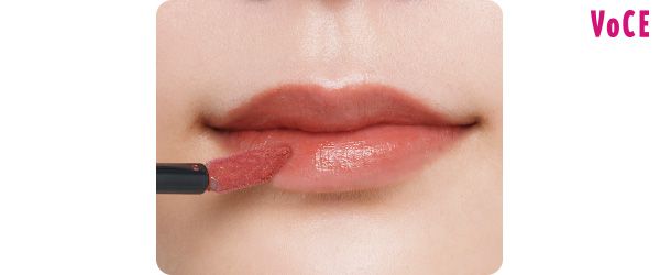 （10）全体にリキッドリップを塗りツヤと血色をオン