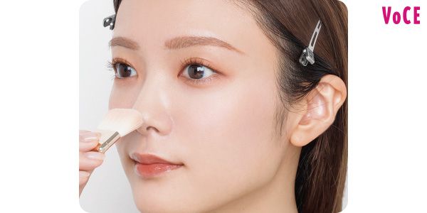 （11）透明感あるパウダーハイライトをポイントでのせる