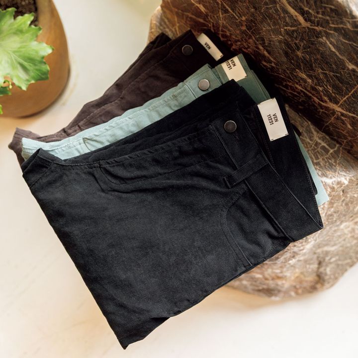 オリジナルブランド〈Ven. 11231〉のコーデュロイパンツ