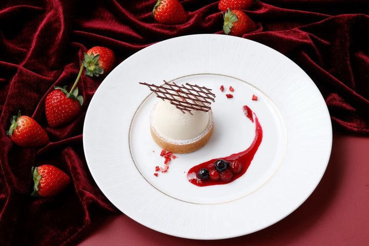 【スペシャルディッシュ：第一弾】「クレームダンジュ＆ベリーコンポート」