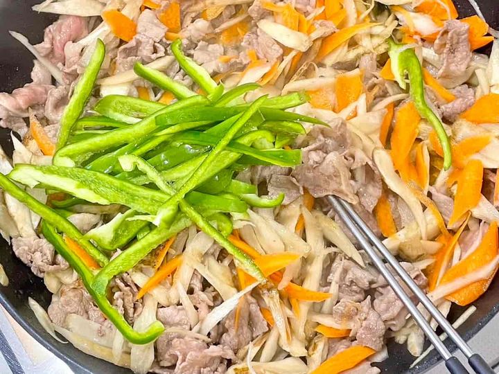 牛肉入り彩りきんぴらごぼう