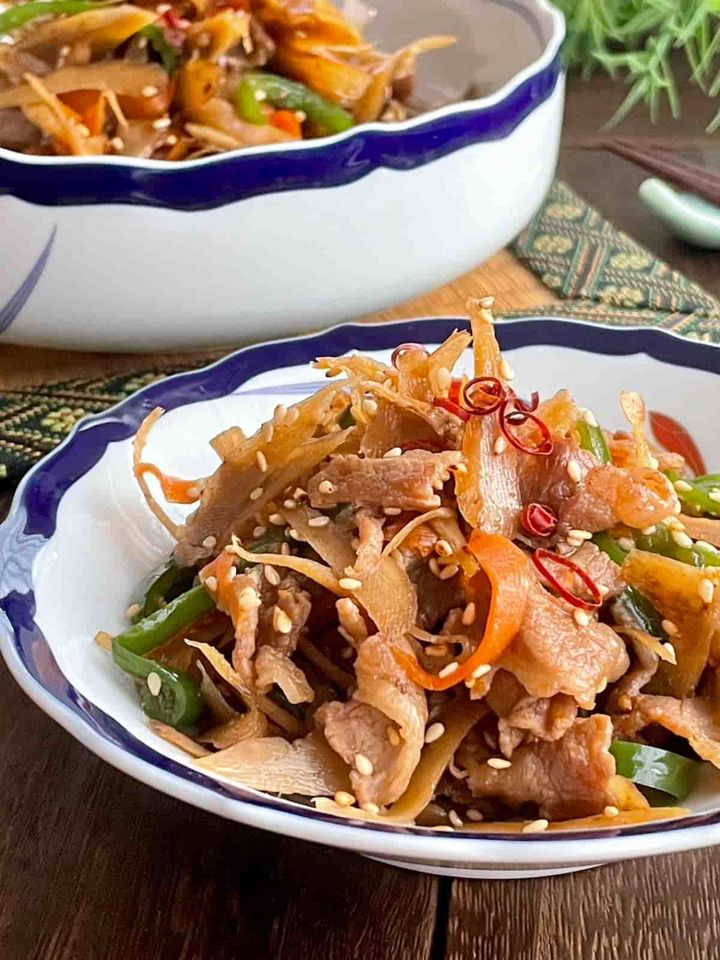 牛肉入り彩りきんぴらごぼう