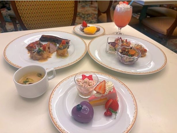 【写真】「シャーウッドガーデン・レストラン」のブッフェでは、子どもから大人まで思わず笑顔に