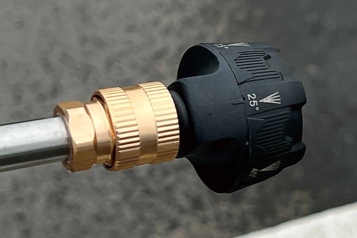 【カスタムジャパン｜スマートポータブル01 高圧洗浄機】洗車環境を選ばない、水道、電源いらず！【編集スタッフが本気で試す！みんなのテスト】