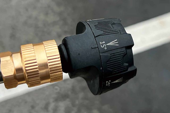 【カスタムジャパン｜スマートポータブル01 高圧洗浄機】洗車環境を選ばない、水道、電源いらず！【編集スタッフが本気で試す！みんなのテスト】