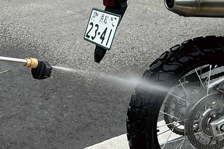 【カスタムジャパン｜スマートポータブル01 高圧洗浄機】洗車環境を選ばない、水道、電源いらず！【編集スタッフが本気で試す！みんなのテスト】