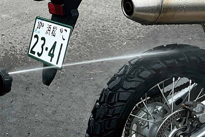 【カスタムジャパン｜スマートポータブル01 高圧洗浄機】洗車環境を選ばない、水道、電源いらず！【編集スタッフが本気で試す！みんなのテスト】