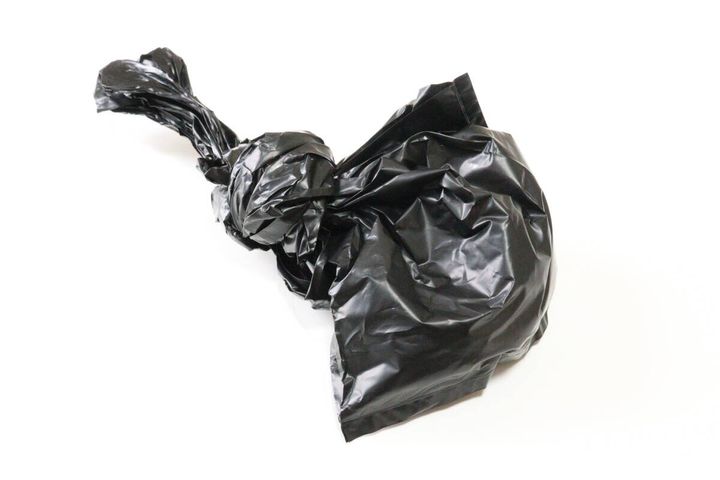 ダイソーの備蓄用ポータブル簡易和式トイレの排泄袋は透けにくい