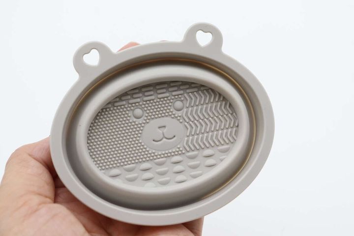 メイクブラシクリーナー