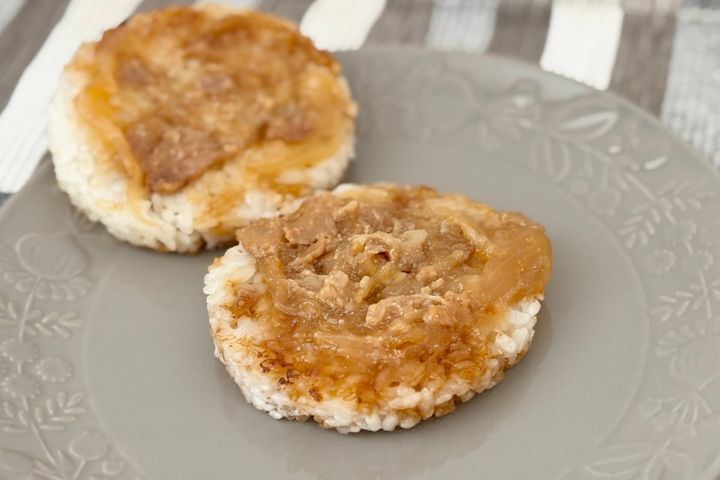 生姜がしっかりきいてる！【セブン】ワンハンドOKの冷凍グルメって？