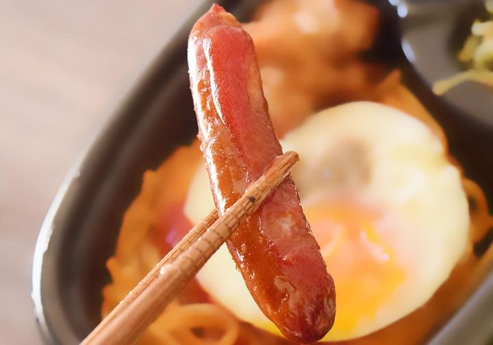 ウインナーやから揚げなど具材もしっかり入っている