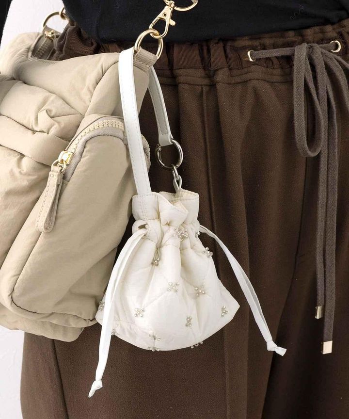 画像1: 出典：3COINS