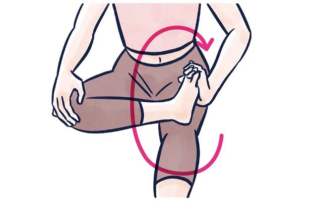 足首を後ろへ10回まわす （C）くもや あきこ、ちぴ／KADOKAWA