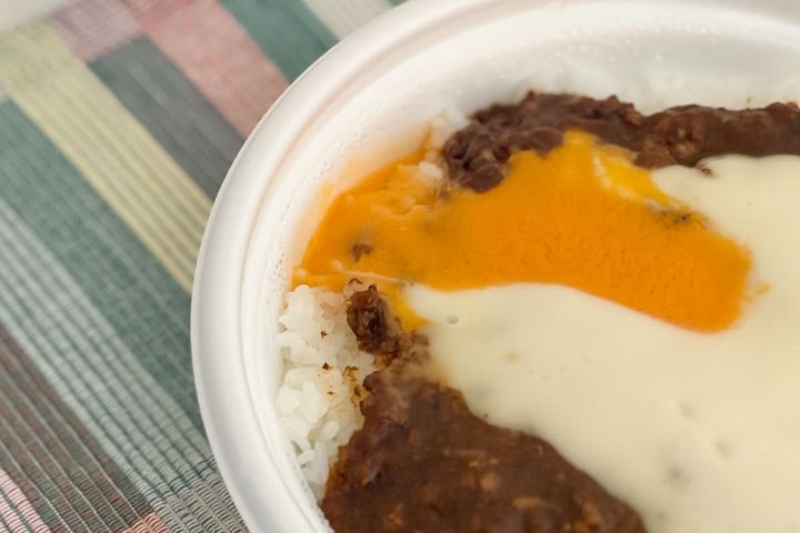 スパイスがきいてて絶品！【ファミマ】人気店の監修グルメは本格派の味