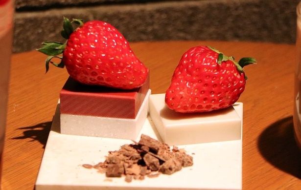 ストロベリー果肉もたっぷり入っている