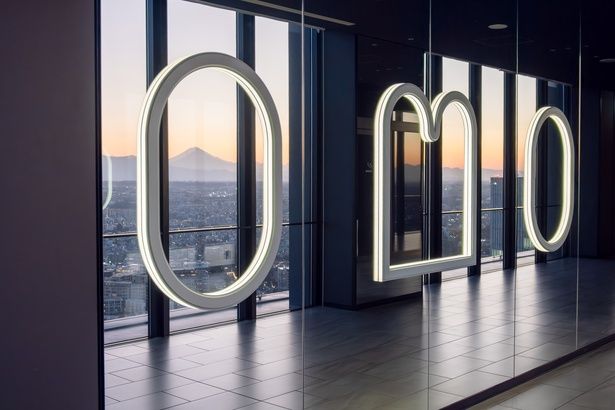 壁側のミラーに映った景色も楽しめるNight View Deck