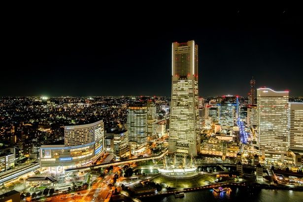 ランドマークタワーをはじめ、桜木町方面の横浜を代表する夜景も独り占め