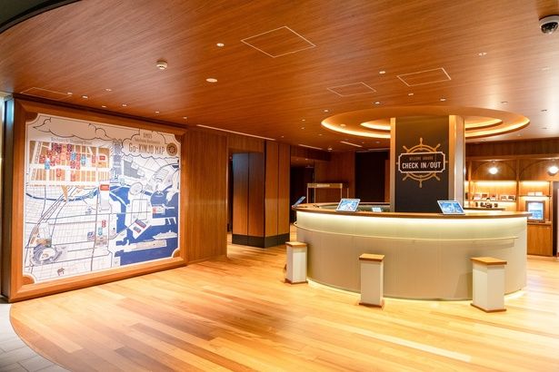 ウッディーで、クラシックな雰囲気のフロント