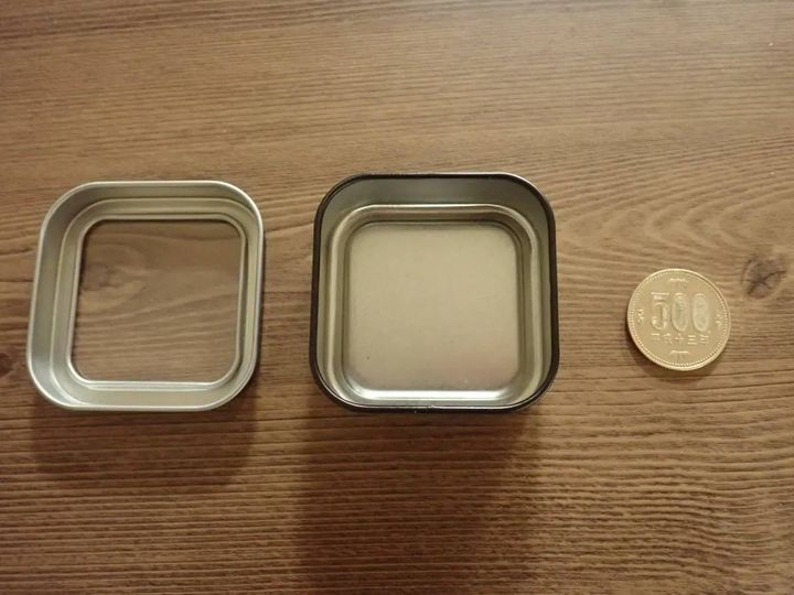 DAISO(ダイソー)：くっつく缶ケース(四角、マグネット付)