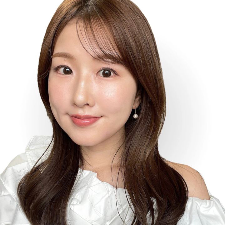 【白・黒・ベーシックカラーのニットに映えるメイク10選】シンプルニットがここまで華やかに！_14