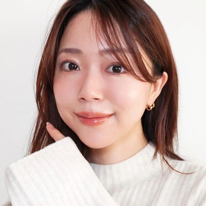 白ニット×オレンジメイク インフルエンサー Anna