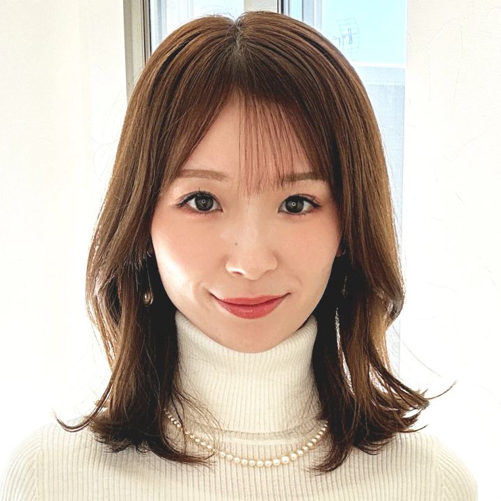 白ニット×ピンクメイク マキアインフルエンサー 大石未奈子