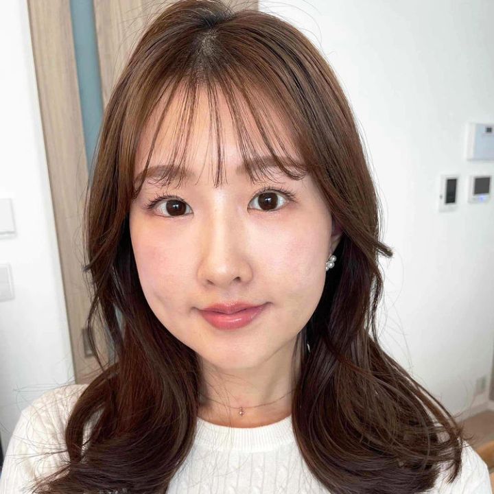 【白ニット×ピンクメイク インフルエンサー なーこ