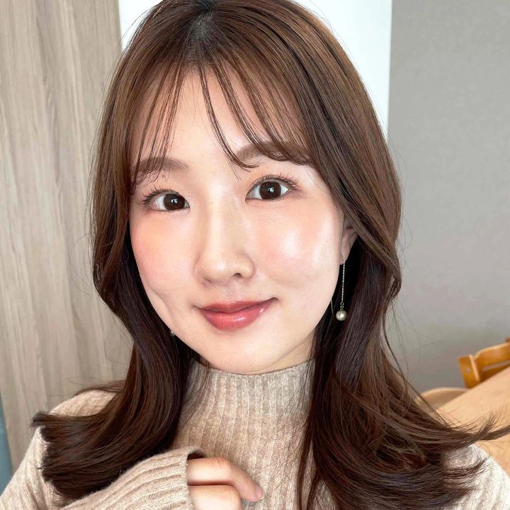 ベージュニット×オレンジメイク インフルエンサー なーこ